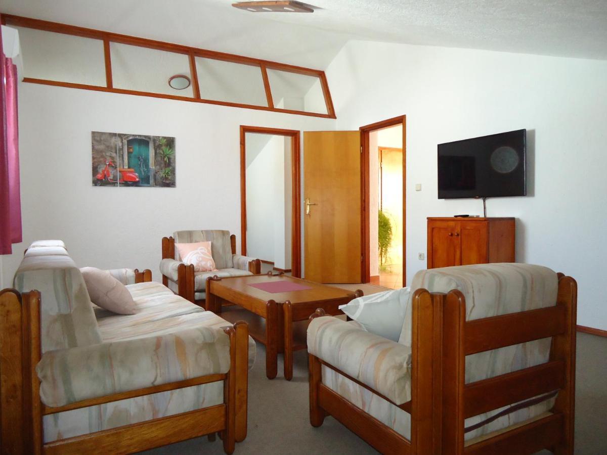 Rustika Bed & Breakfast *